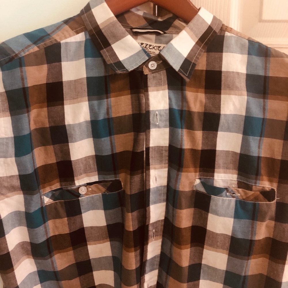 Ezekiel shorty sleeve button up
